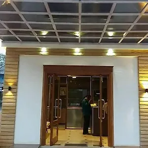  Hotel Premier Tourist Home